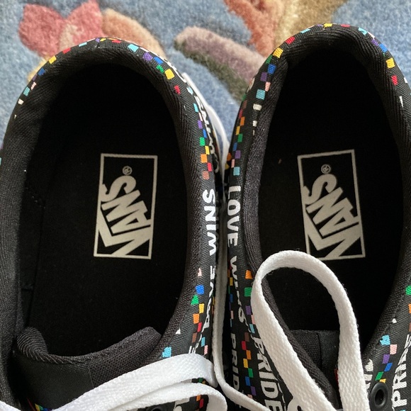 NWOB Vans Doheny “Love Wins” Pride Sneaker, Embroidered Rainbow Logo - Picture 4 of 10